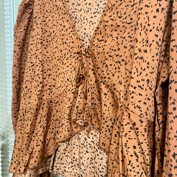 🛍 New Plus Cheetah Blouse - Picture 8 of 9